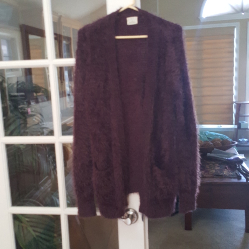 Soft sweater fits Large & soft